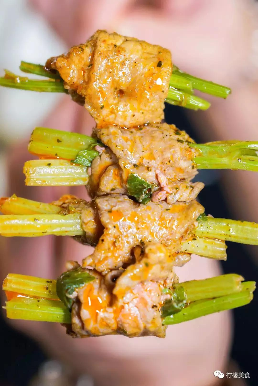 开在湖边的男团串串，我连店名都不会读