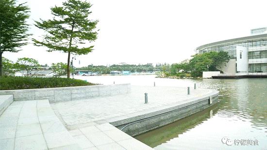 开在湖边的男团串串，我连店名都不会读