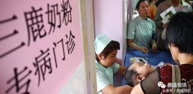 从澳洲民众哭求国人留点奶粉给他们中反映国产奶粉的问题值得深思