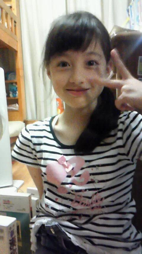 桥本环奈红框眼镜,桥本环奈可爱眼妆