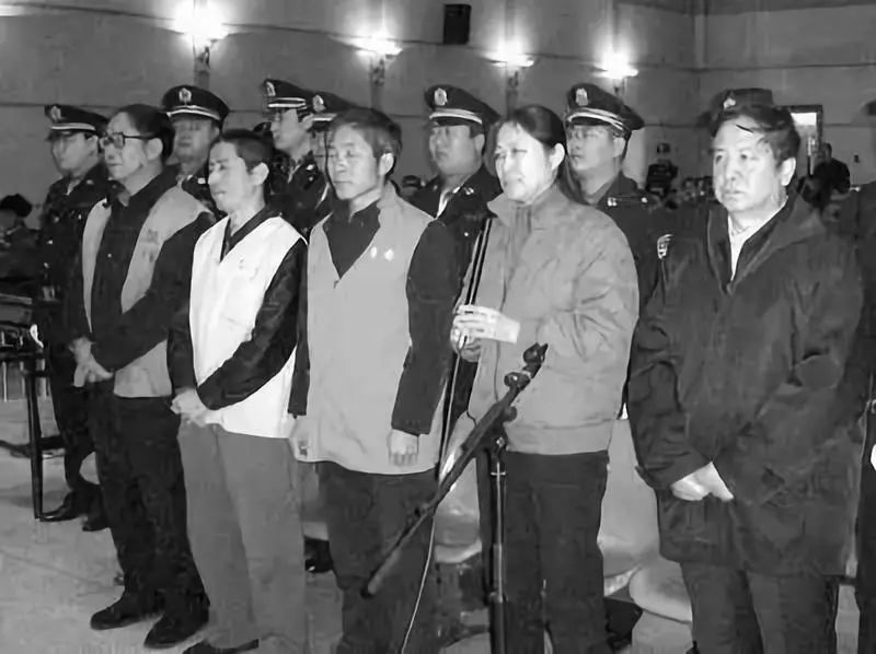 中国乳业的“三国杀”