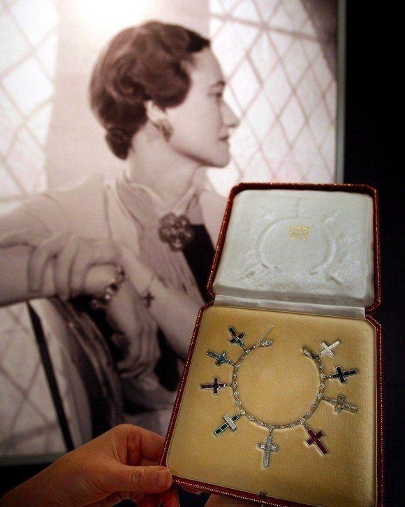 戴安娜王妃珍珠手链,戴安娜王妃的三排巴洛克珍珠项链