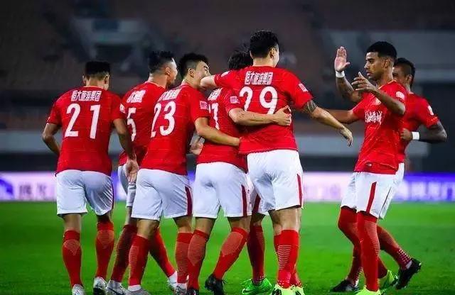 恒大遇困难从来不怂,恒大艰难时刻