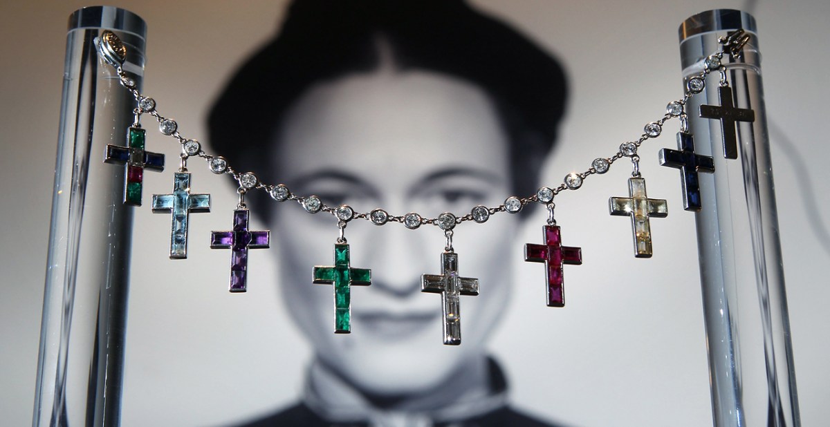 戴安娜王妃珍珠手链,戴安娜王妃的三排巴洛克珍珠项链