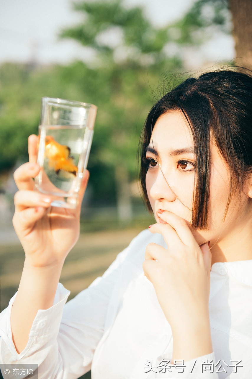 “不玩抖音的都是*逼傻**”