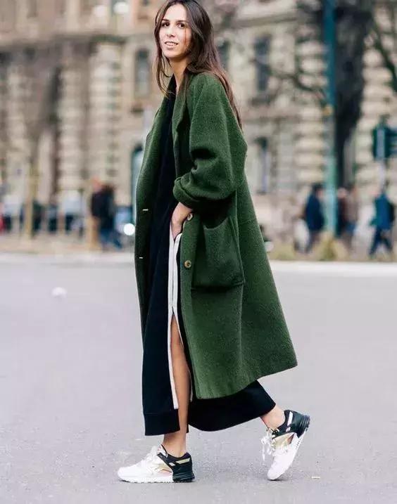 大衣脏了不用洗一条毛巾轻松搞定,大衣脏了一块怎么简易洗