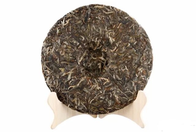 2003年易武落水洞野生古树茶生茶,2017云南云冠金易武古树茶价格表