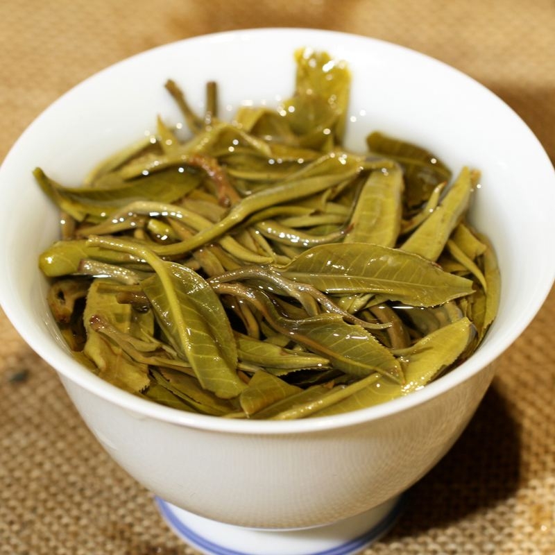 2003年易武落水洞野生古树茶生茶,2017云南云冠金易武古树茶价格表