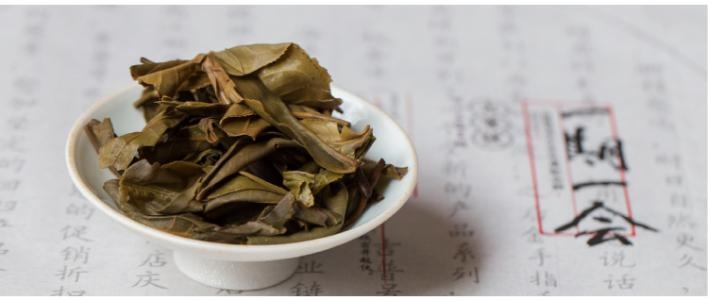 2003年易武落水洞野生古树茶生茶,2017云南云冠金易武古树茶价格表