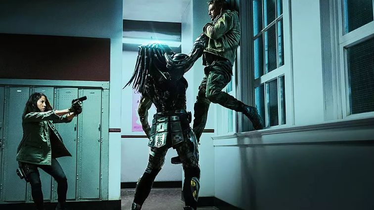 《铁血战士》：外星人打外星人，“钢铁侠”竟成最大赢家