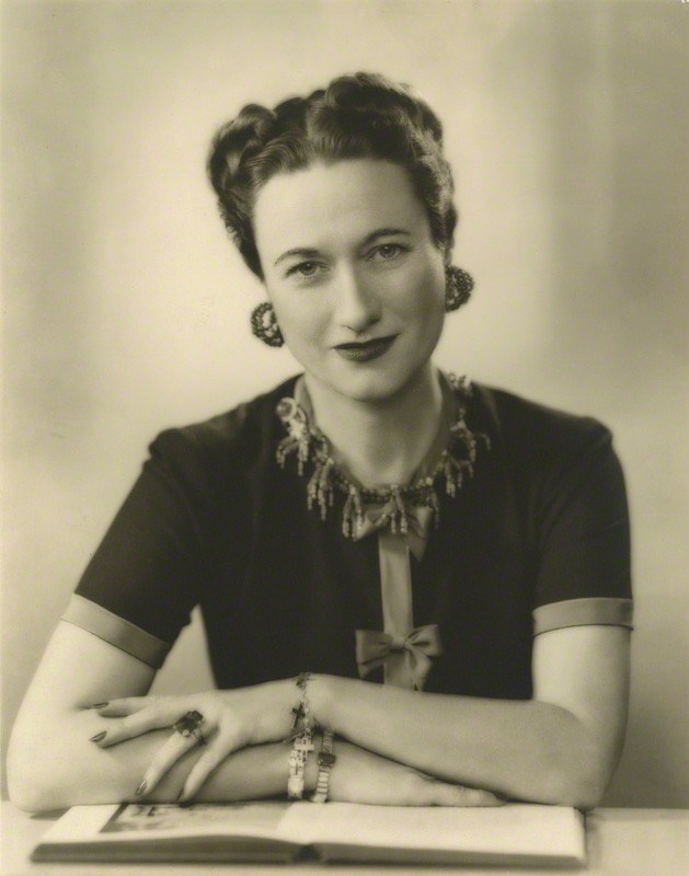 戴安娜王妃珍珠手链,戴安娜王妃的三排巴洛克珍珠项链