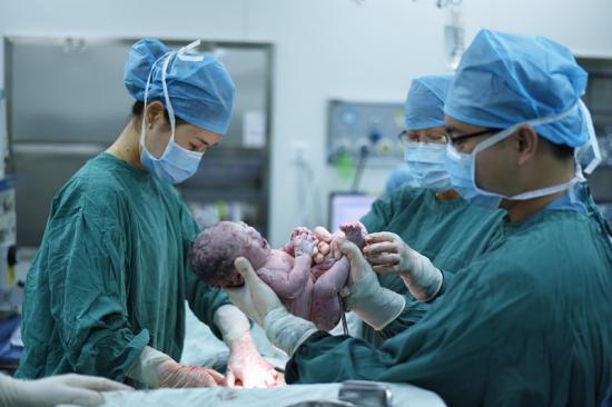 在妇产科实习的男孩,妇产科实习男生