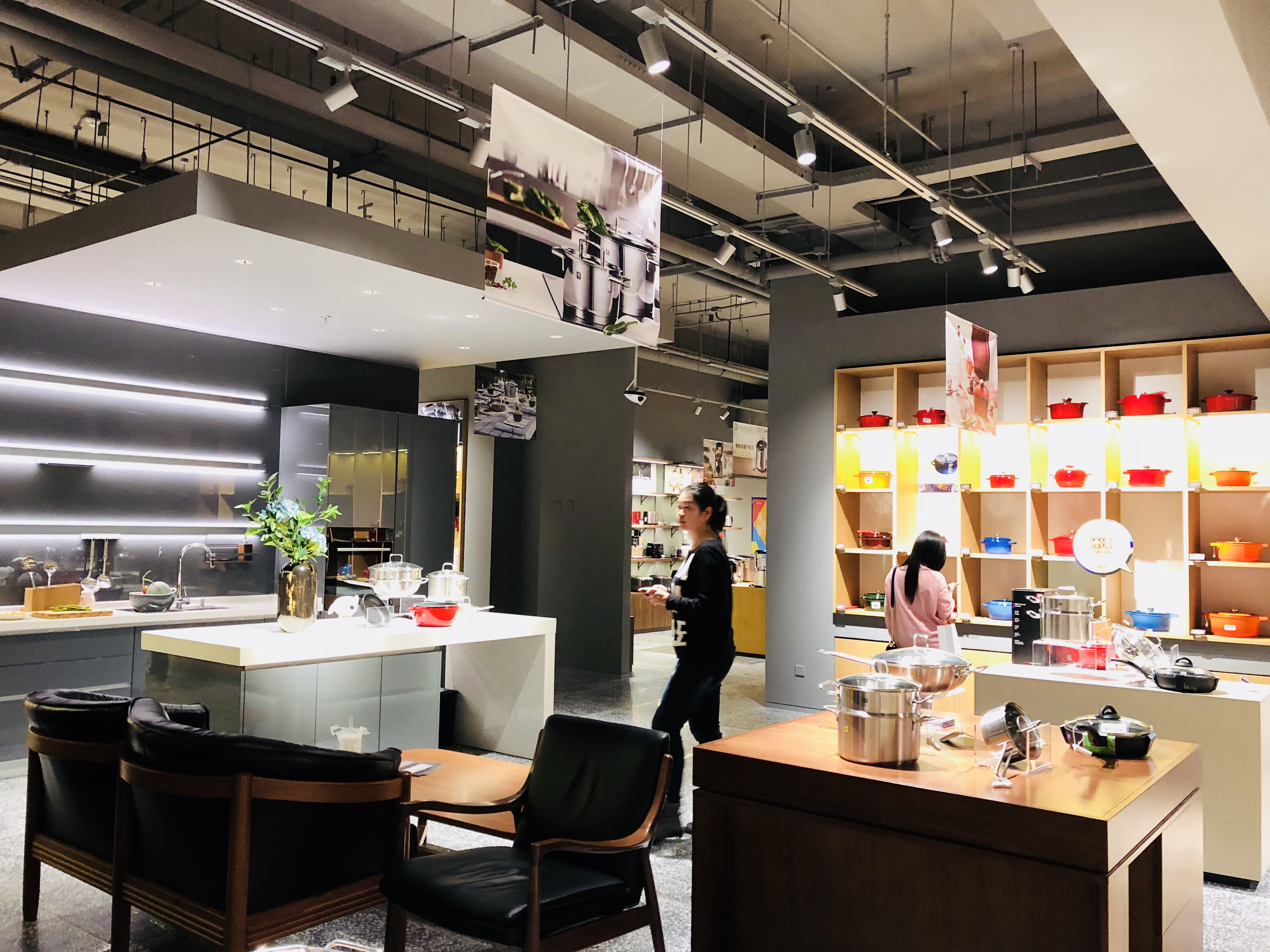 这家店让你听了就想来，来了不想走京东和曲美却说不够好！