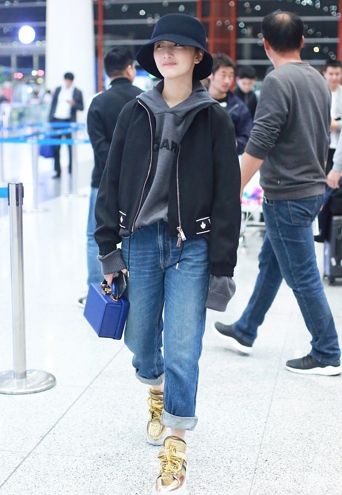 26岁周冬雨自信正视平胸，“我的胸是和我的身材匹配的！”