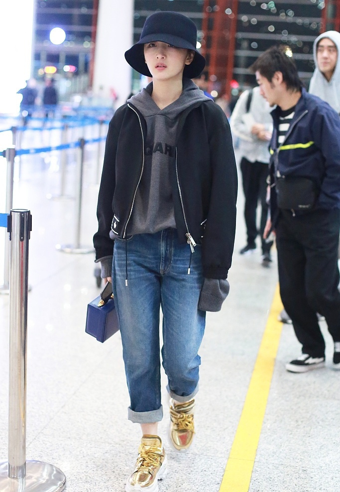 26岁周冬雨自信正视平胸，“我的胸是和我的身材匹配的！”