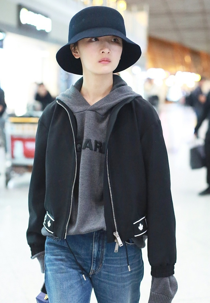 26岁周冬雨自信正视平胸，“我的胸是和我的身材匹配的！”