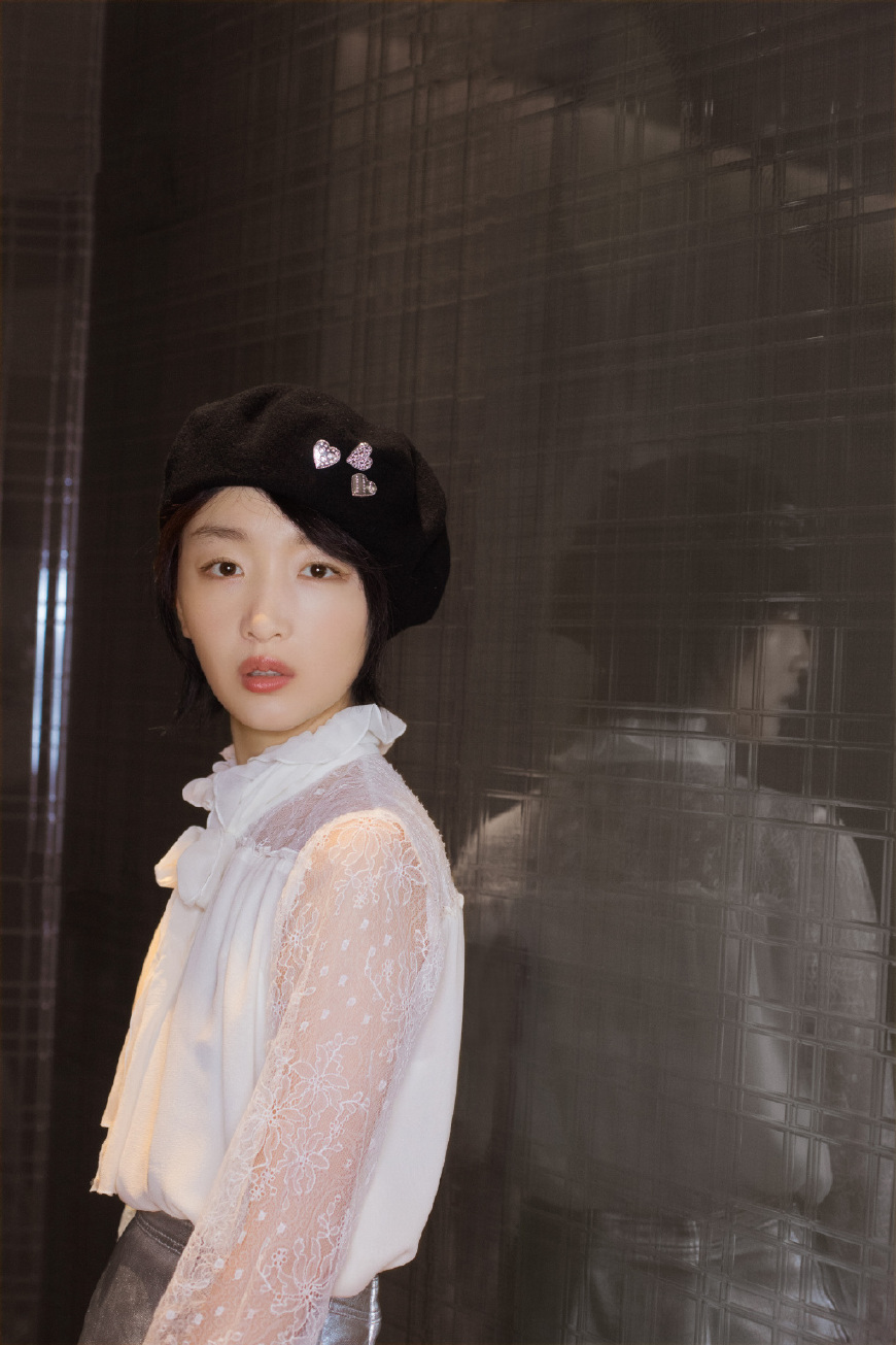 26岁周冬雨自信正视平胸，“我的胸是和我的身材匹配的！”