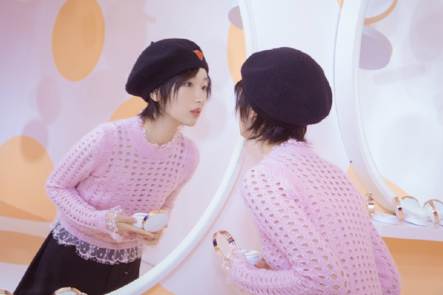 26岁周冬雨自信正视平胸，“我的胸是和我的身材匹配的！”