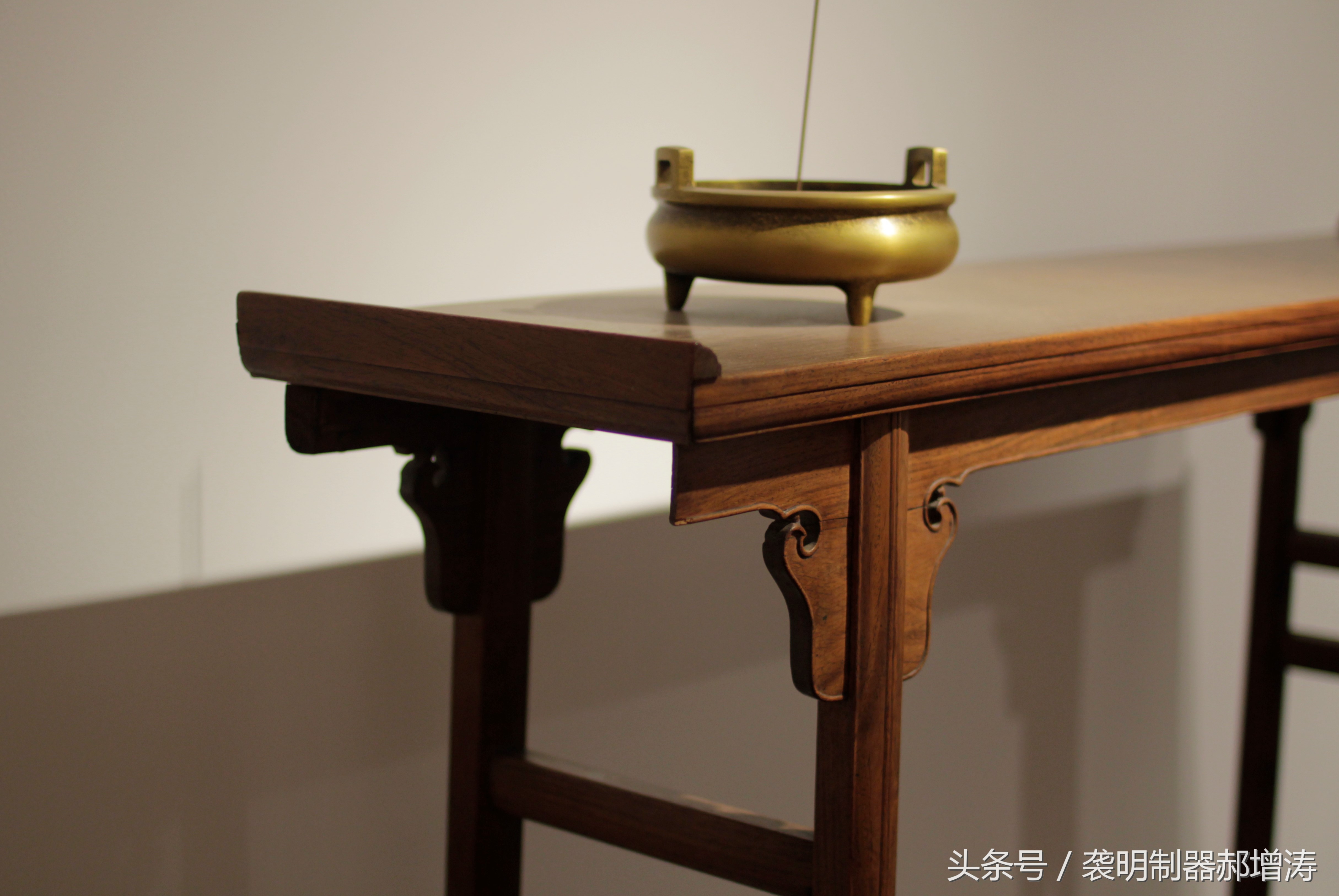 明代黄花梨翘头案拍卖记录,黄花梨透雕翘头案台