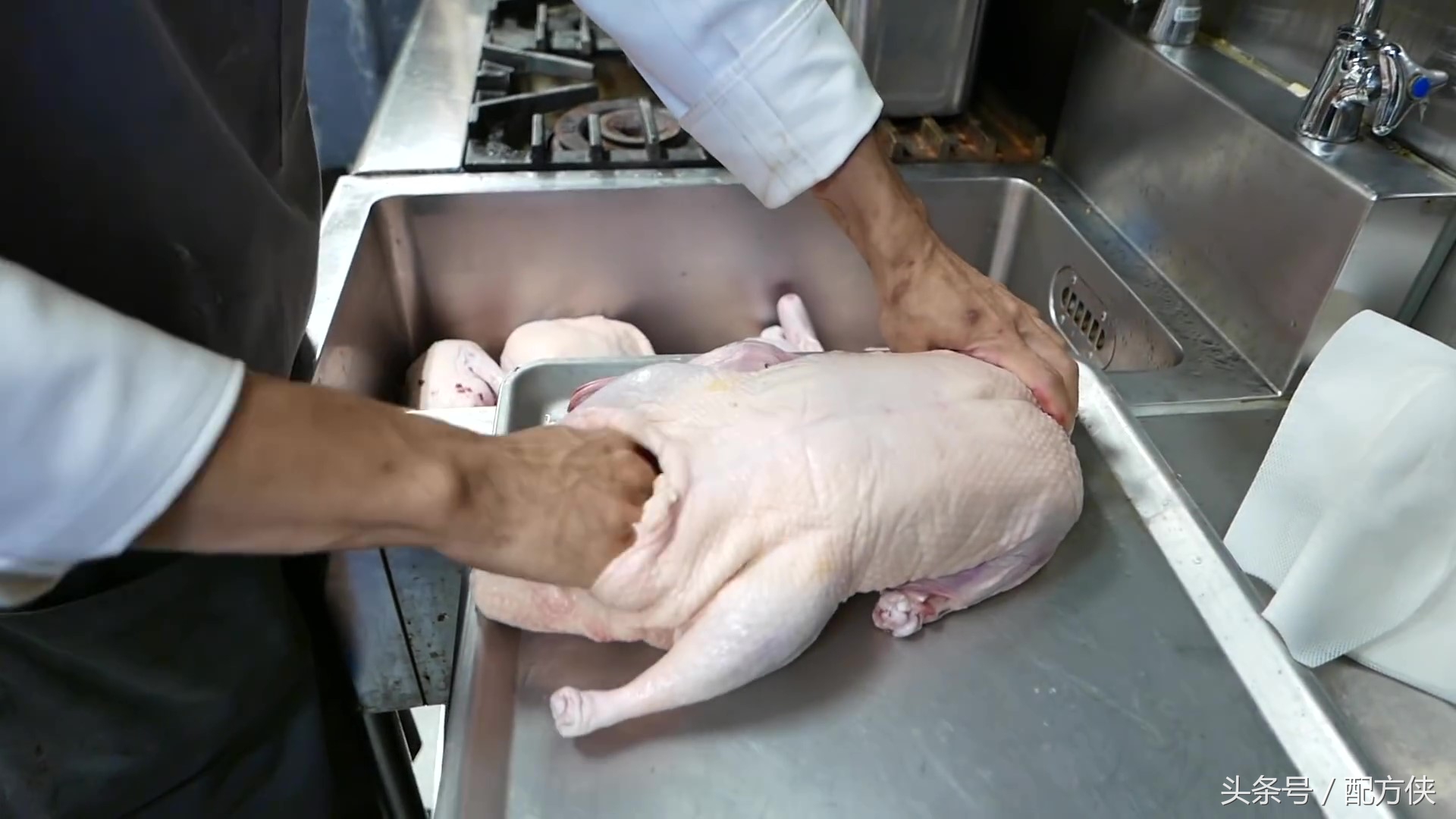 近距离看北京烤鸭的制作流程与配方，原来全是不能说的秘密