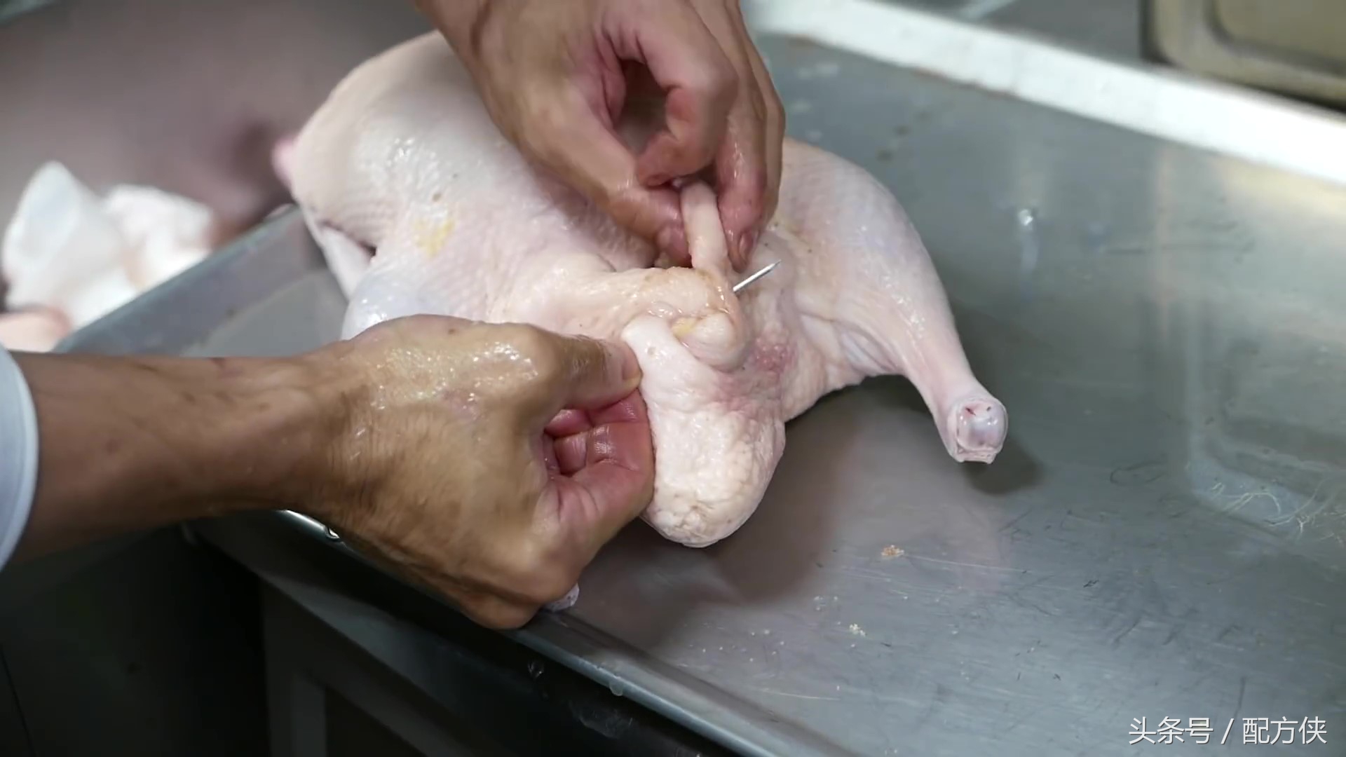 近距离看北京烤鸭的制作流程与配方，原来全是不能说的秘密