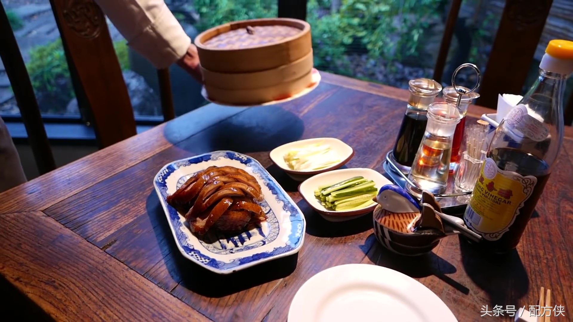 近距离看北京烤鸭的制作流程与配方，原来全是不能说的秘密