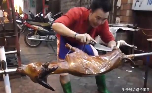 越南街头烤全羊,越南美食重口味烤全羊