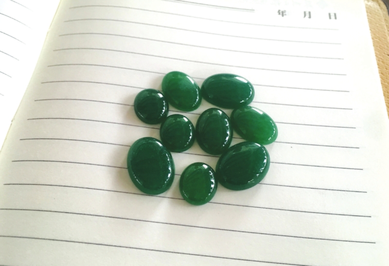 玻璃仿造的翡翠哪里能买到,15000捡漏的玻璃翡翠