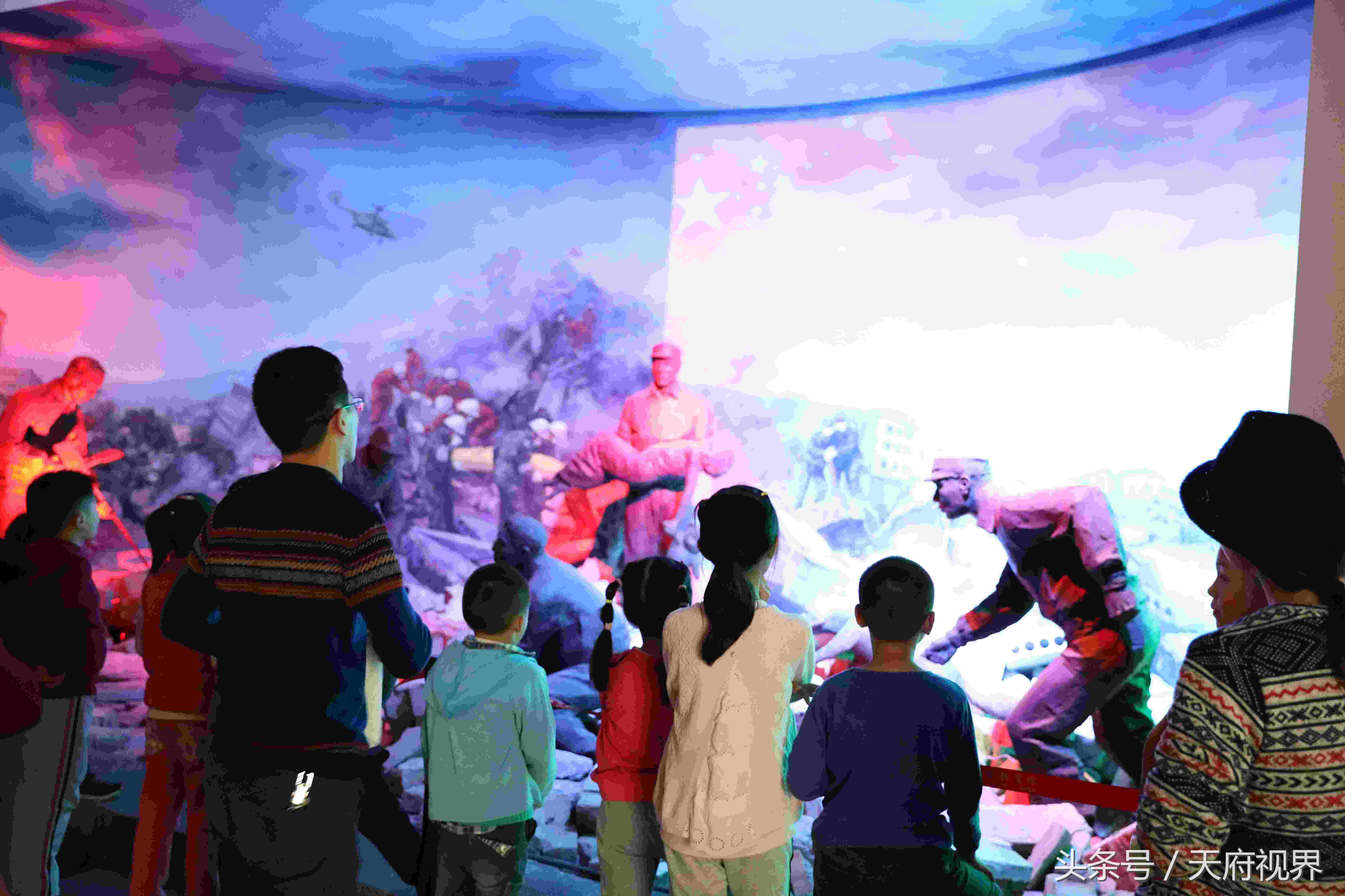 四川举办“减灾馆之夜”亲子体验活动