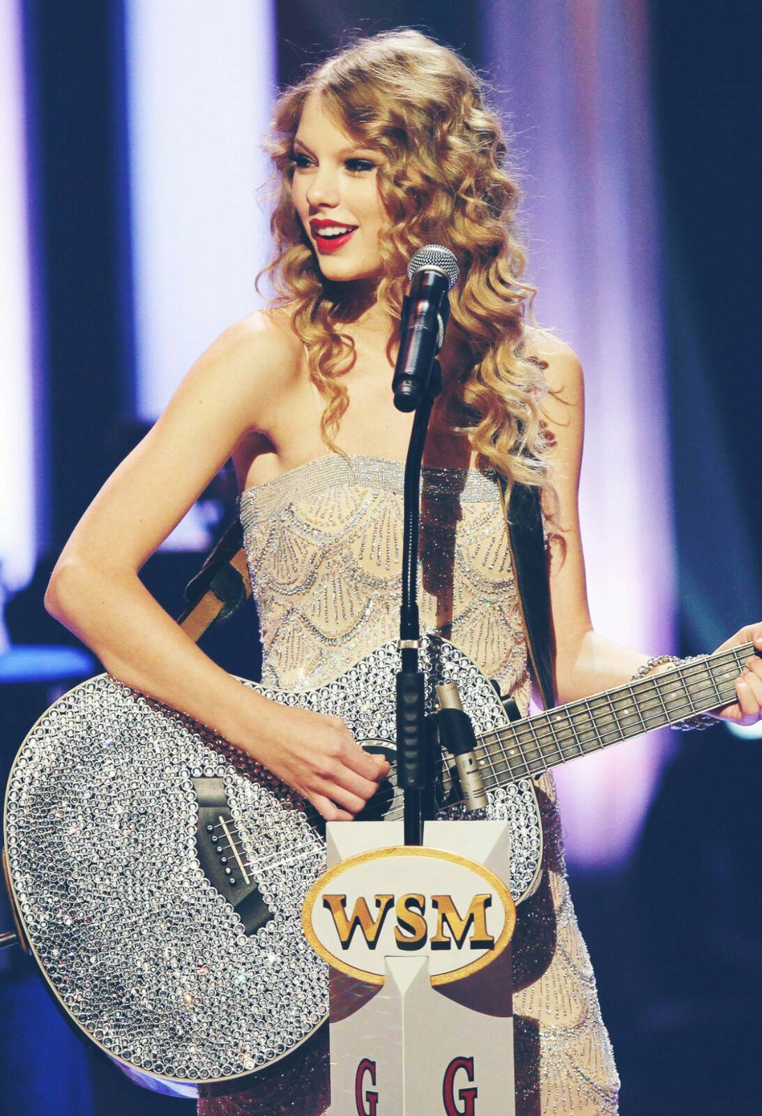 这个经历84段恋情，圈粉5亿的歌手：做自己，全世界都会为你鼓掌