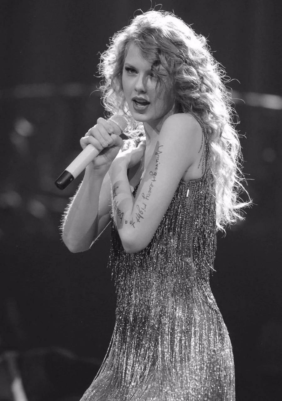 这个经历84段恋情，圈粉5亿的歌手：做自己，全世界都会为你鼓掌