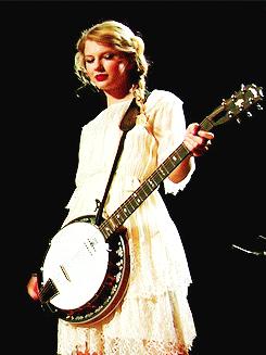 这个经历84段恋情，圈粉5亿的歌手：做自己，全世界都会为你鼓掌