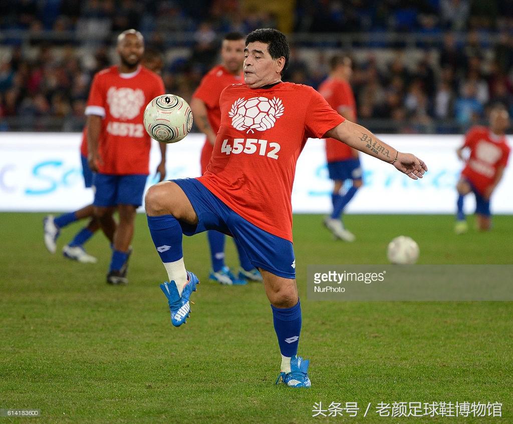 马拉多纳签名足球鞋,马拉多纳世界杯夺冠球鞋