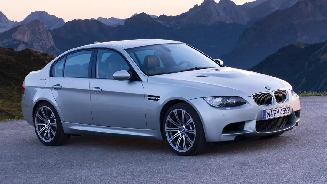 宝马m3历代车型发展回顾,宝马m32022款