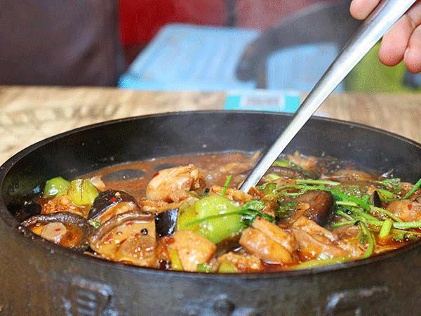 邯郸这家鸡腿煲中的LV，吃第一口就失控，连汤汁都想打包带走！