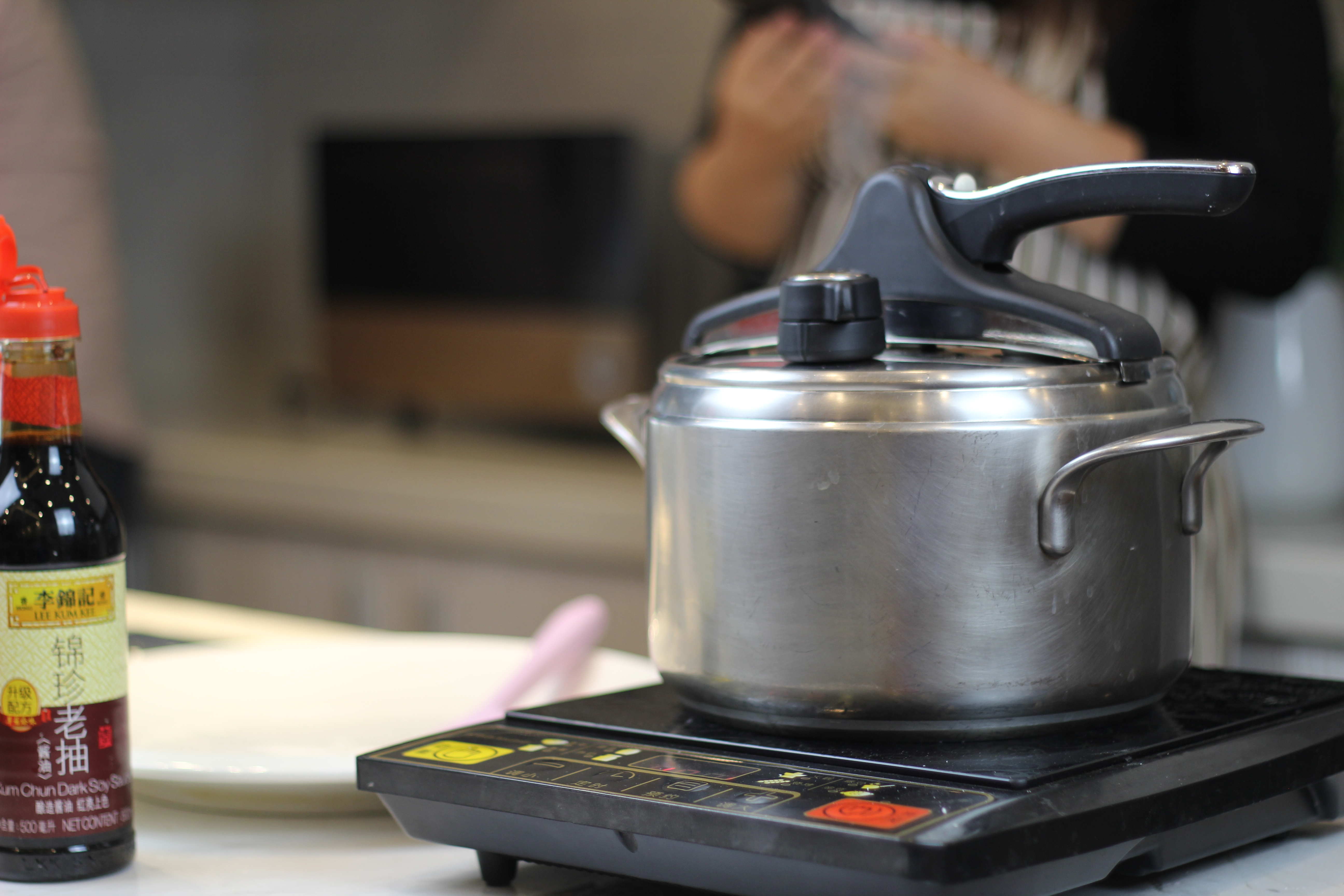 拉歌蒂尼和wmf高压锅对比,拉歌蒂尼高压锅是304不锈钢吗