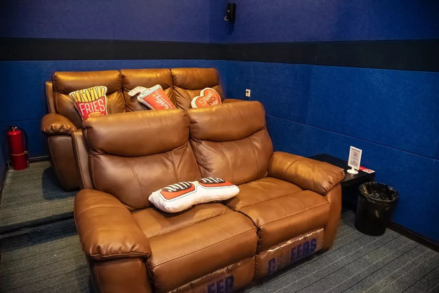 2000+部电影、游戏任意撸！这家影院堪称反套路约会NO.1圣地！