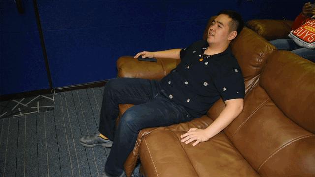 2000+部电影、游戏任意撸！这家影院堪称反套路约会NO.1圣地！