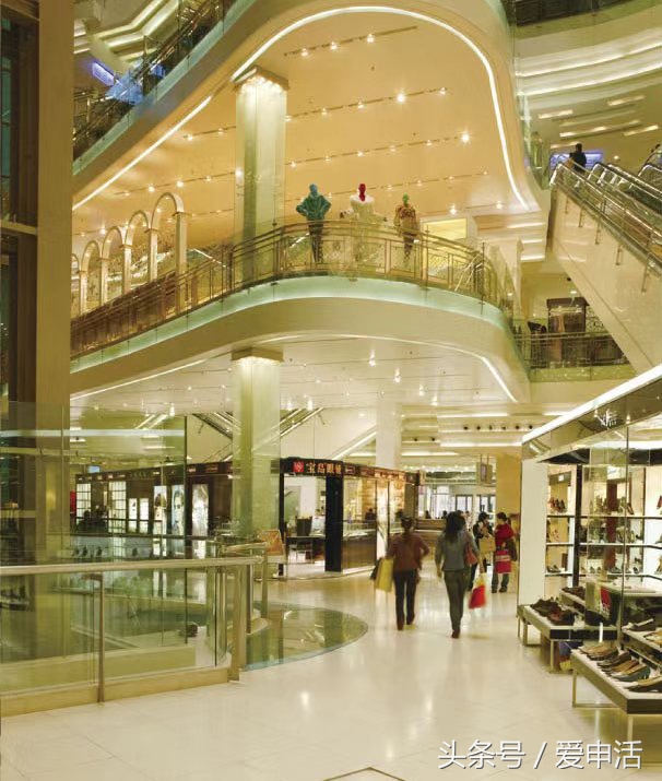 沪上实体店年终截流战打响爆款、经典款、网红品拉开触点之争