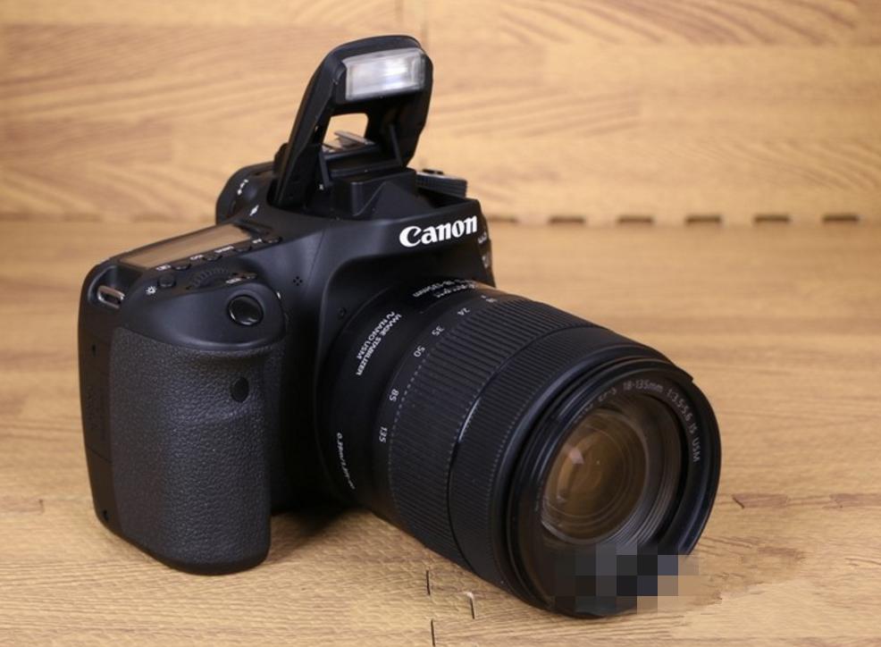 佳能80d好还是尼康d7100好,买佳能80d还是尼康d800好