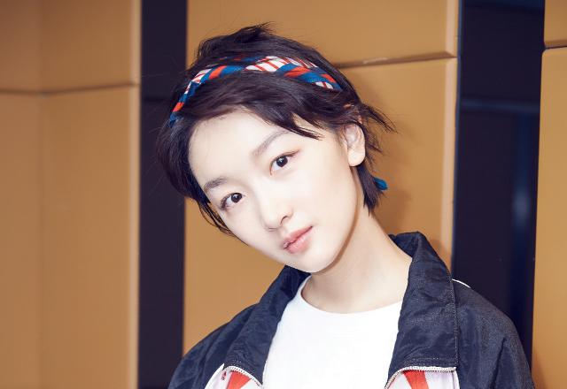 周冬雨短发造型图片欣赏,周冬雨短发造型真显高