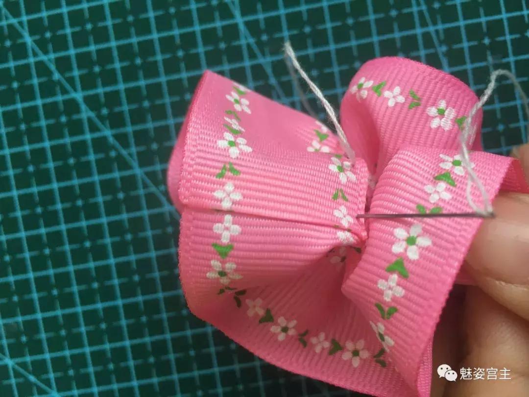 一条丝带做成花,丝带百褶结