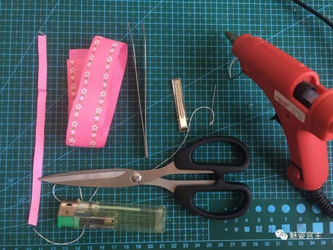 一条丝带做成花,丝带百褶结