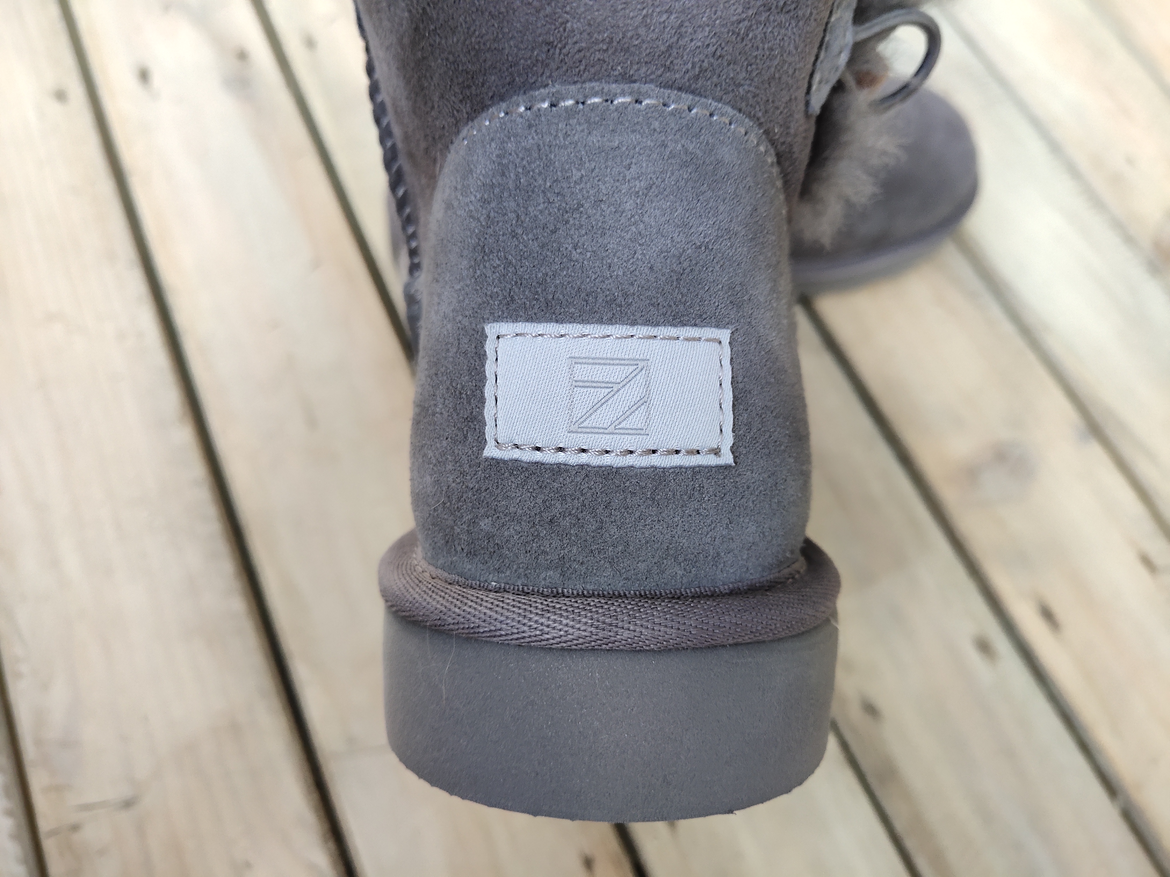 中筒抗寒雪地靴,可以防雪的雪地靴女