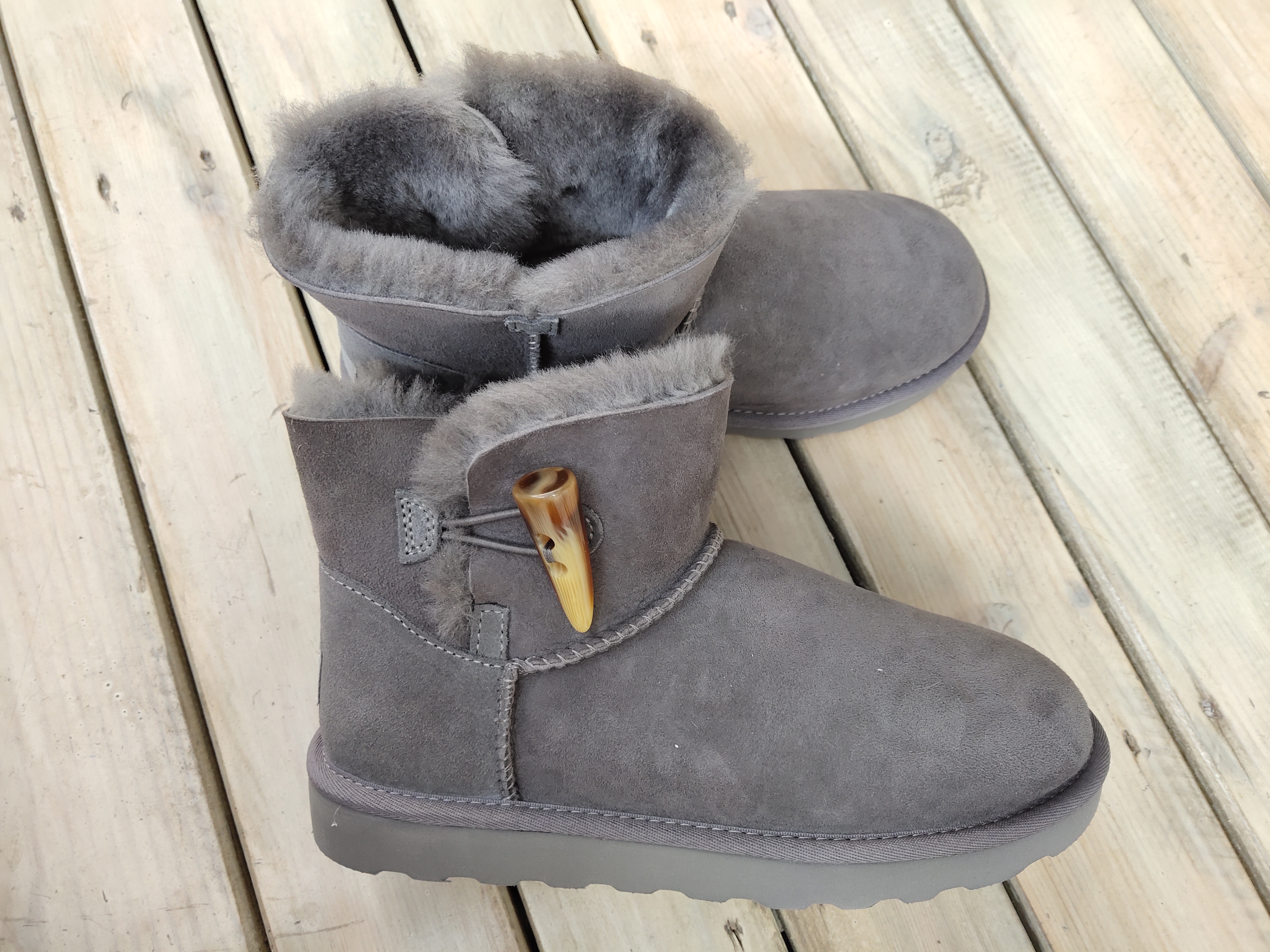 中筒抗寒雪地靴,可以防雪的雪地靴女