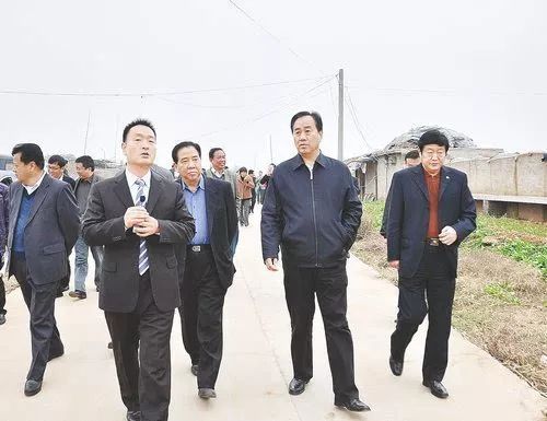 科级女干部2.3亿存款53套房产的背后:与副市长存不正当关系