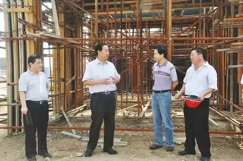 科级女干部2.3亿存款53套房产的背后:与副市长存不正当关系