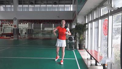 怎么让挥臂更快拍球,羽球如何避免挥拍甩大臂