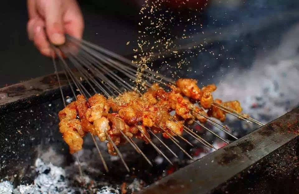 为什么自己烤的羊肉嚼不烂？不是肉不好，而是缺少这4步