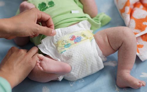 母乳妈妈如何判断奶水够不够,母乳妈妈怎么知道宝宝饱了